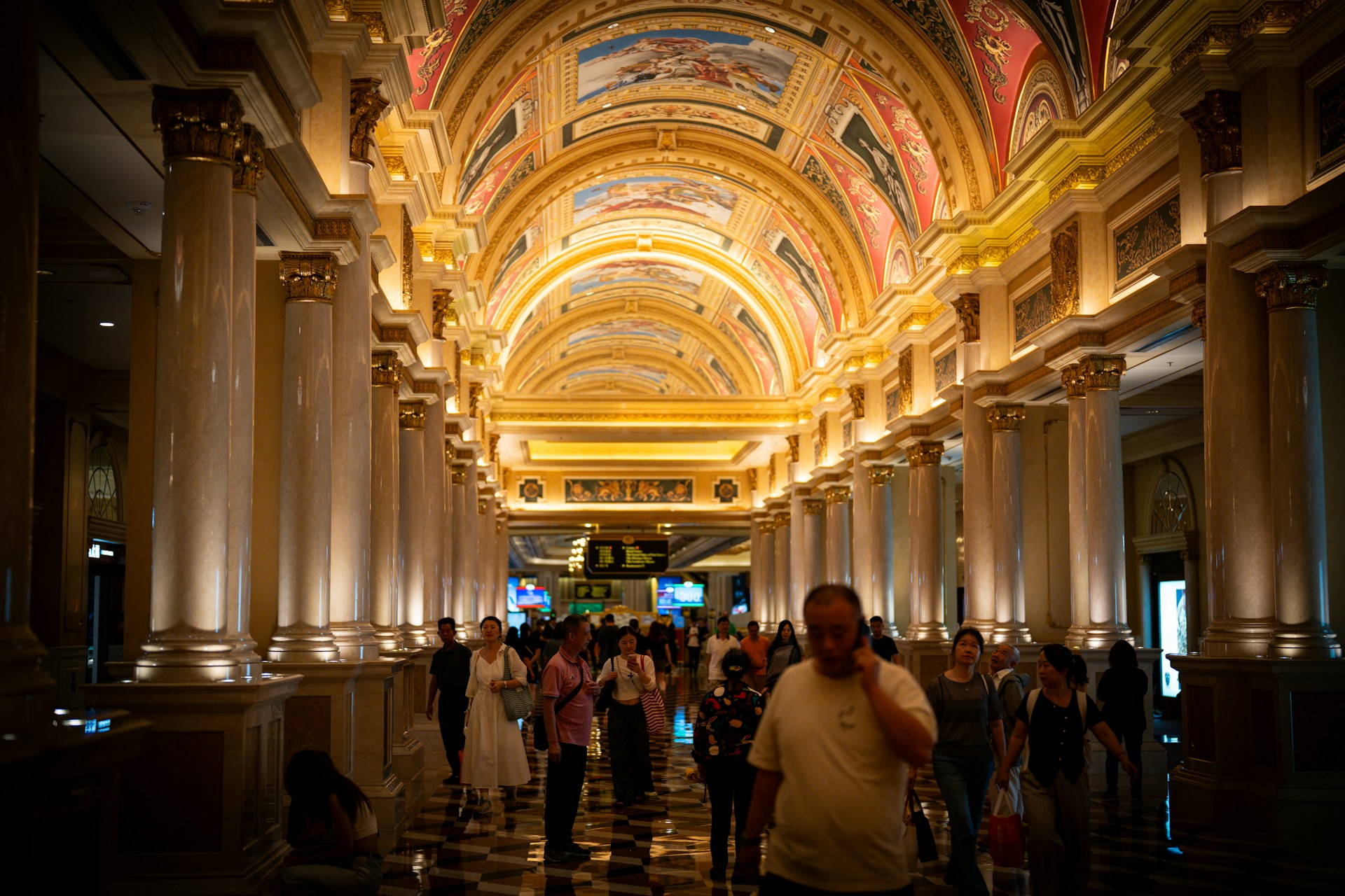 Miten modernit lotto- ja kasinopelit yhdistyvät ja eroavat toisistaan